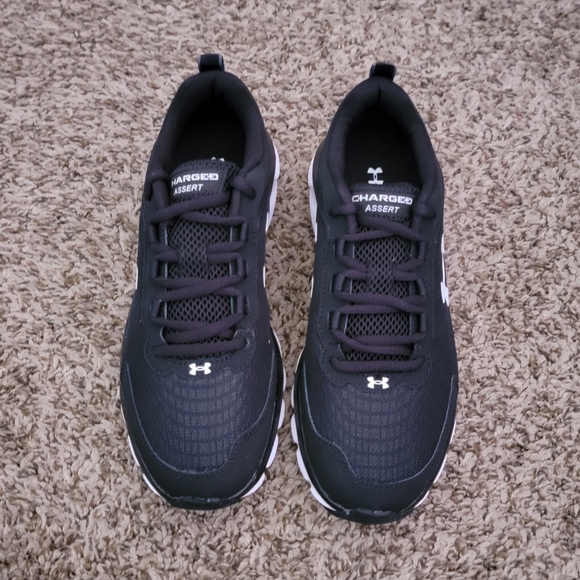 Under Armour Charged - Picture 1 of 5